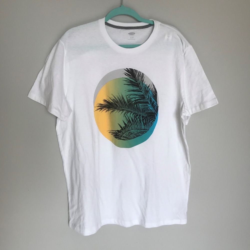Men's OLD NAVY graphic t-shirt size XL NWT!